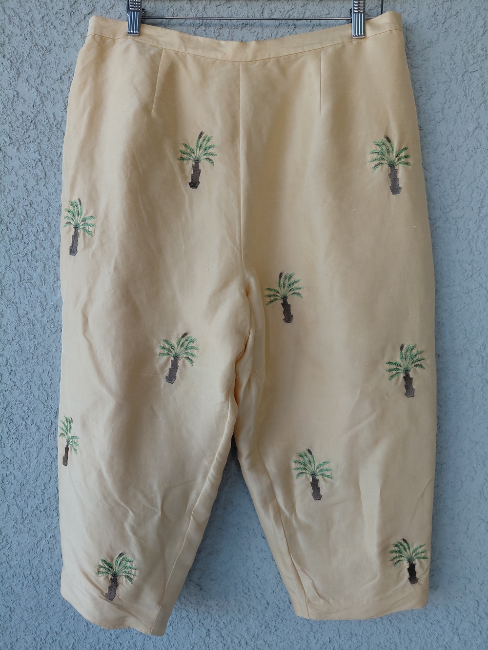 S.L.B. Woman 100% Silk Capri Pants Size 18 Yellow Palm Tree Embroidered Resort - Picture 2 of 8